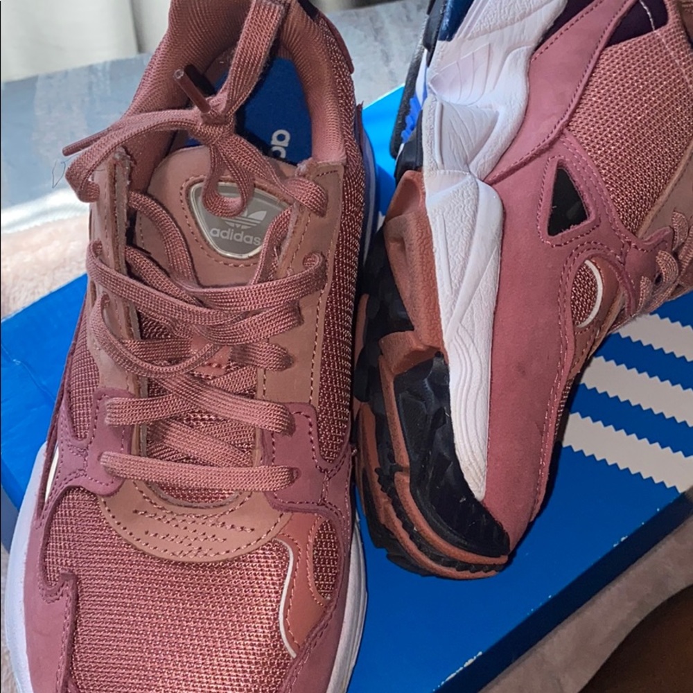 Adidas falcon